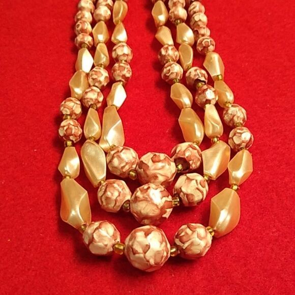Vintage Hong Kong Three Strand Pink/White Beaded Gold Tone Metal Necklace - Picture 8 of 9